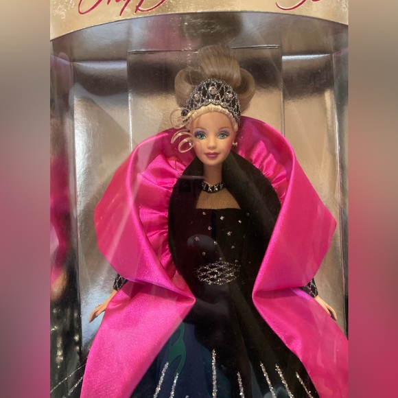 Barbie Hallmark Special Edition Happy Holidays Barbie 1998 - Picture 5 of 10